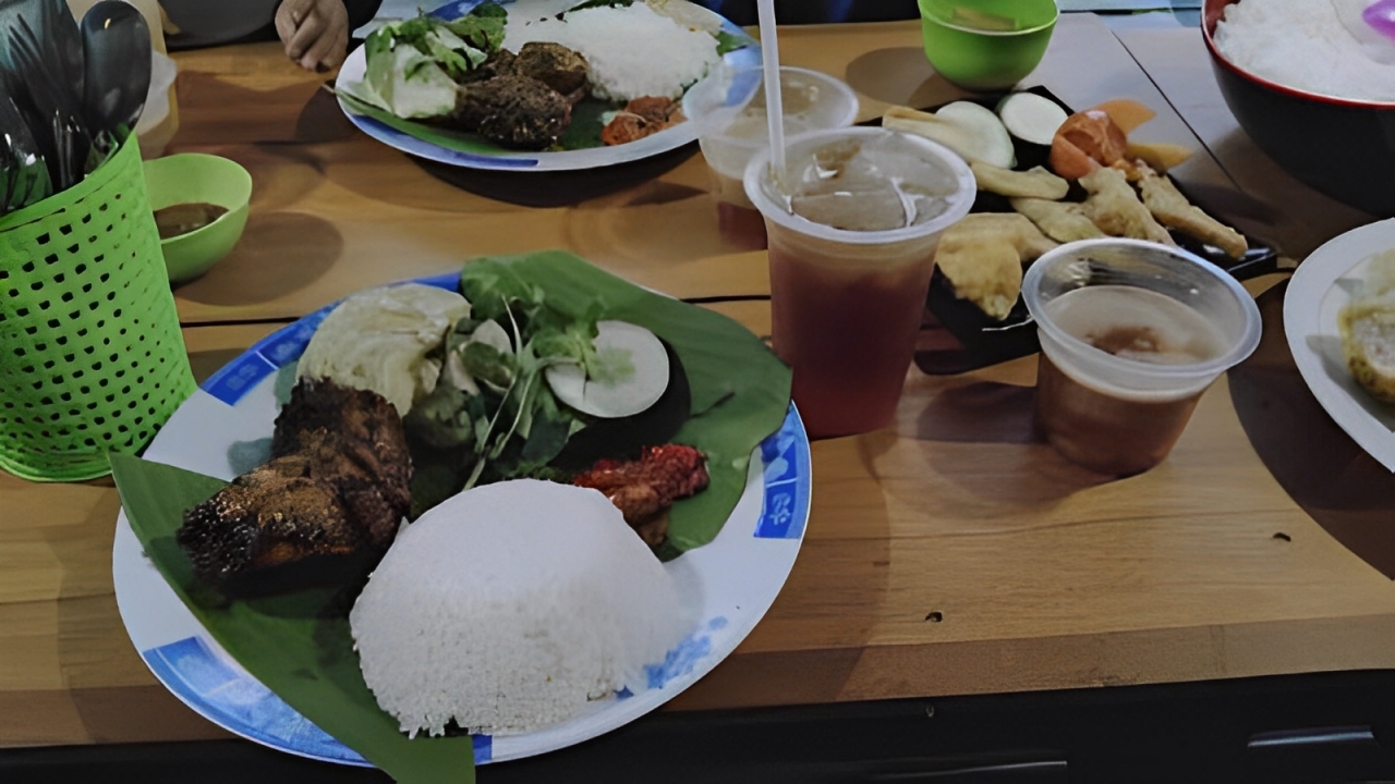 Warung Bambu & Kedai Kopi